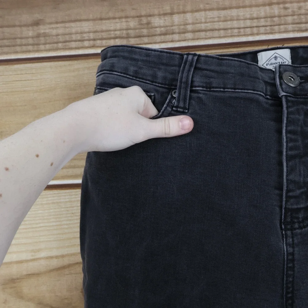 St. John's Bay Jeans Womens 14 Black Denim Straight Leg Stretch Mid Rise Pockets
